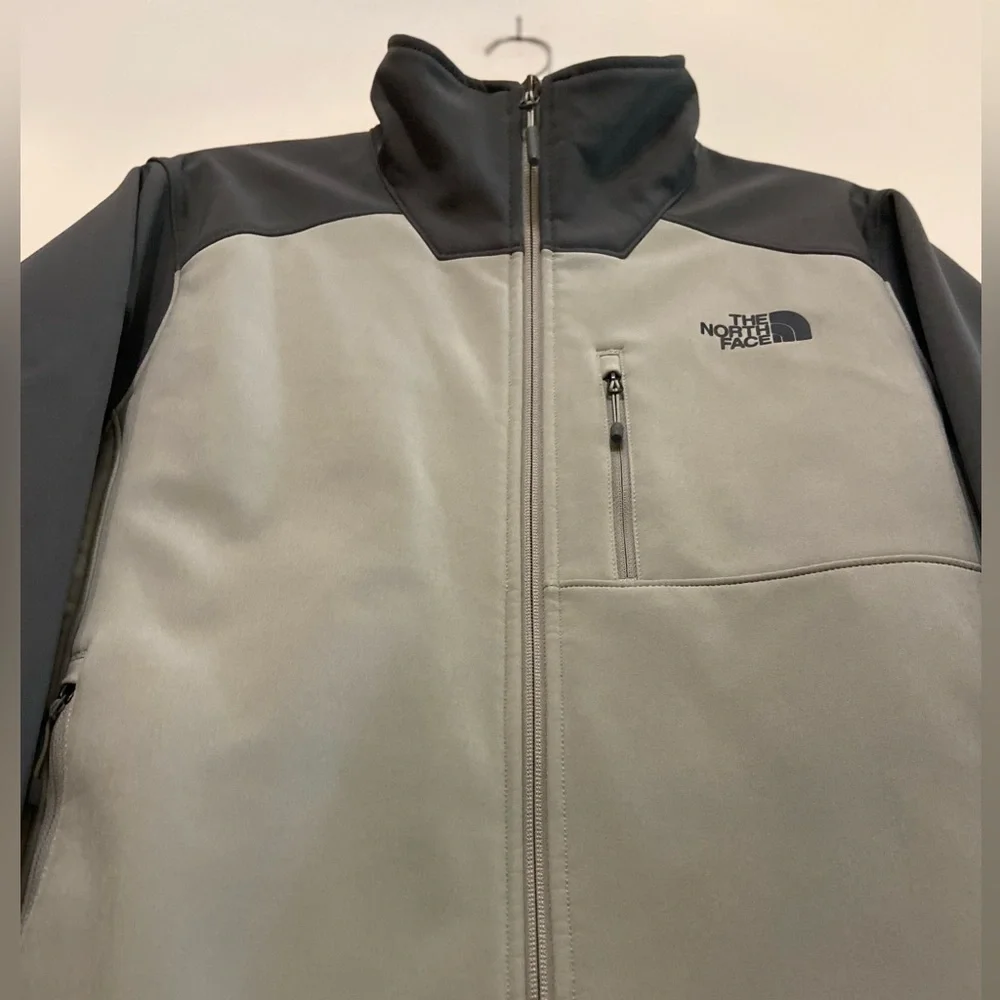 North Face~Men’s Lightweight Neoprene Jacket~ Full Front Zip Closure~Size S/P